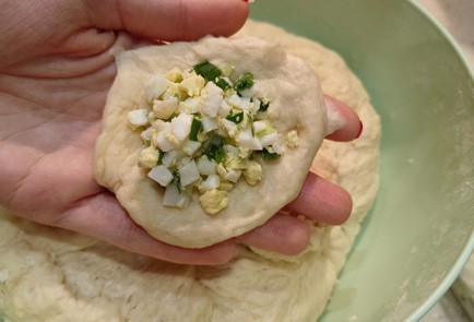 Фото шага рецепта Пирожки с луком и яйцом в духовке 175490 шаг 7  