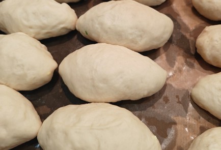 Фото шага рецепта Пирожки с луком и яйцом в духовке 175490 шаг 9  