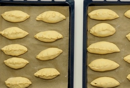 Фото шага рецепта Пирожки с луком и яйцом 136665 шаг 9  