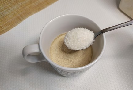 Фото шага рецепта Пирожки с персиком 190167 шаг 1  