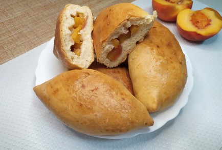 Фото шага рецепта Пирожки с персиком 190167 шаг 12  