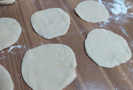 Фото шага рецепта Пирожки с персиком 190167 шаг 7  