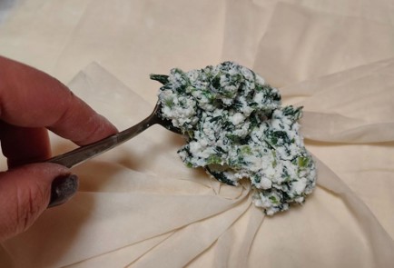 Фото шага рецепта Пирожки с рикоттой и шпинатом 188638 шаг 12