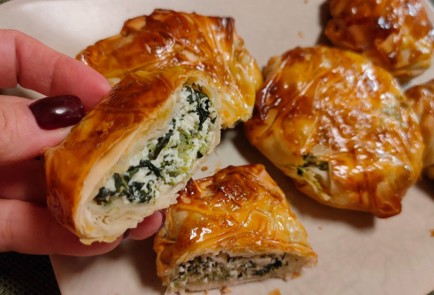 Фото шага рецепта Пирожки с рикоттой и шпинатом 188638 шаг 17