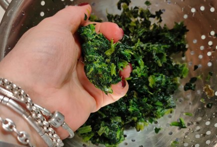 Фото шага рецепта Пирожки с рикоттой и шпинатом 188638 шаг 7