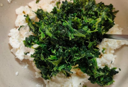 Фото шага рецепта Пирожки с рикоттой и шпинатом 188638 шаг 8