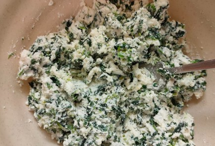 Фото шага рецепта Пирожки с рикоттой и шпинатом 188638 шаг 9