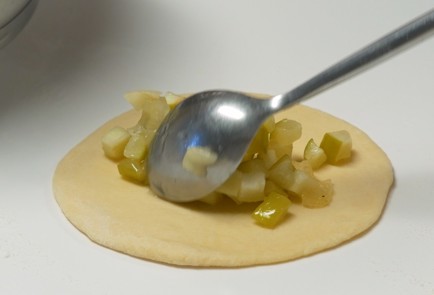 Фото шага рецепта Пирожки с яблоками 151181 шаг 9  