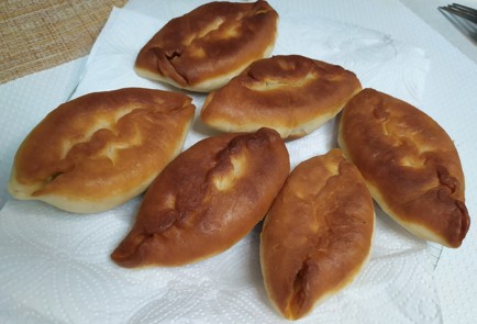 Фото шага рецепта Пирожки с яйцом и зеленым луком 190152 шаг 14