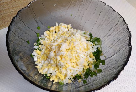 Фото шага рецепта Пирожки с яйцом и зеленым луком 190152 шаг 8