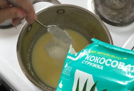 Фото шага рецепта Пирожное Баунти 152223 шаг 13  