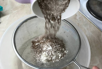 Фото шага рецепта Пирожное Баунти 152223 шаг 3  