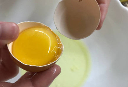 Фото шага рецепта Пирожное Баунти 152223 шаг 4  