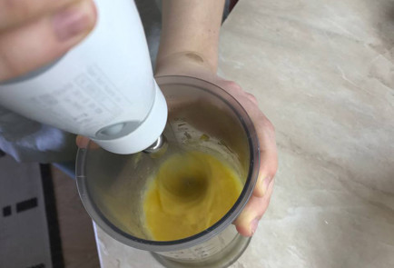 Фото шага рецепта Пирожное Баунти 152223 шаг 5  