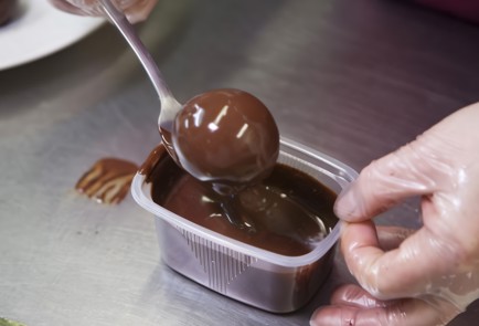 Фото шага рецепта Пирожное картошка с миндалем 137574 шаг 10  