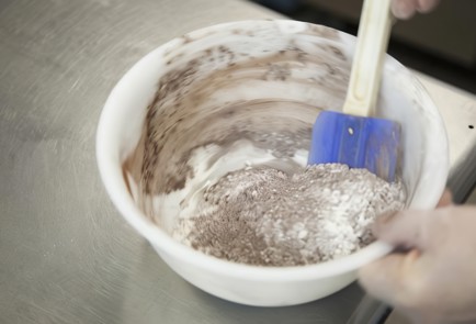 Фото шага рецепта Пирожное картошка с миндалем 137574 шаг 2  