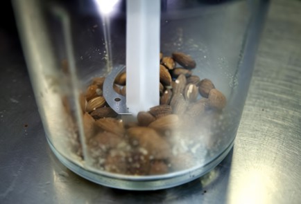 Фото шага рецепта Пирожное картошка с миндалем 137574 шаг 5  