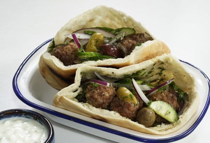 Фото шага рецепта Пита с говяжьими фрикадельками 153120 шаг 13  