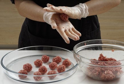 Фото шага рецепта Пита с говяжьими фрикадельками 153120 шаг 3  