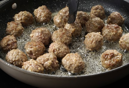 Фото шага рецепта Пита с говяжьими фрикадельками 153120 шаг 4  