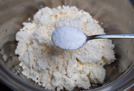 Фото шага рецепта Плавленый сыр с прованскими травами 188814 шаг 2  