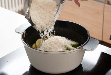 Фото шага рецепта Плов с кабачками и орехами 140584 шаг 12  