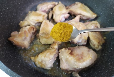 Фото шага рецепта Плов с курицей 190145 шаг 4  