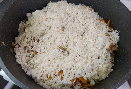 Фото шага рецепта Плов с курицей 190145 шаг 7  