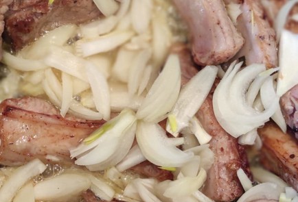 Фото шага рецепта Плов со свиными ребрышками 173503 шаг 6  