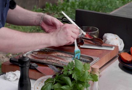 Фото шага рецепта Подкопченная скумбрия на мангале с терияки 174464 шаг 6  