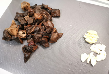 Фото шага рецепта Подосиновики обжаренные в сливочном масле с яйцом 151961 шаг 1  