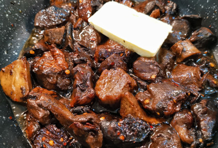 Фото шага рецепта Подосиновики обжаренные в сливочном масле с яйцом 151961 шаг 4  