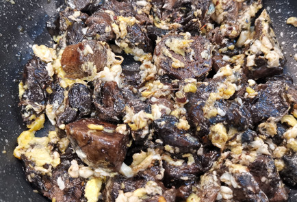 Фото шага рецепта Подосиновики обжаренные в сливочном масле с яйцом 151961 шаг 6  