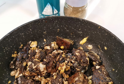 Фото шага рецепта Подосиновики обжаренные в сливочном масле с яйцом 151961 шаг 7  