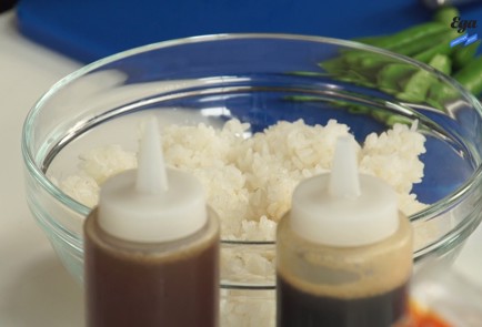 Фото шага рецепта Поке с рисом крабом и битыми огурцами 125450 шаг 1  