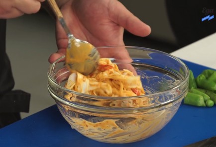 Фото шага рецепта Поке с рисом крабом и битыми огурцами 125450 шаг 4  