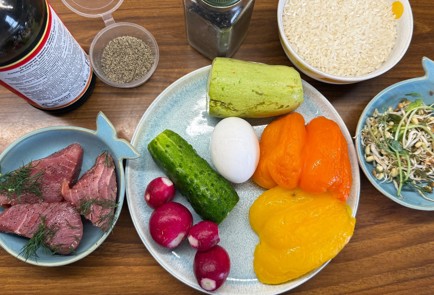 Фото шага рецепта Поке с тунцом овощами и яйцом 189768 шаг 1  