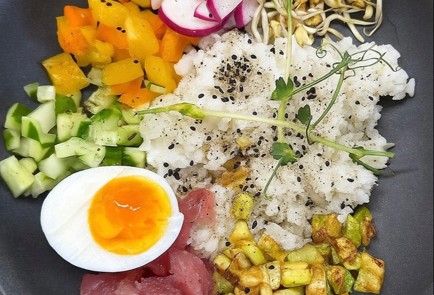 Фото шага рецепта Поке с тунцом овощами и яйцом 189768 шаг 10  