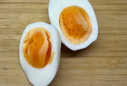 Фото шага рецепта Поке с тунцом овощами и яйцом 189768 шаг 9  