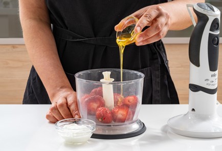 Фото шага рецепта Полосатое мороженое из йогурта popsicle 186501 шаг 3  