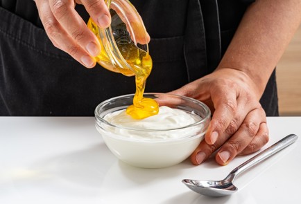 Фото шага рецепта Полосатое мороженое из йогурта popsicle 186501 шаг 5  