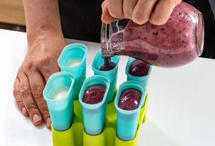 Фото шага рецепта Полосатое мороженое из йогурта popsicle 186501 шаг 8  