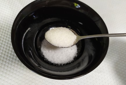 Фото шага рецепта Помидоры с чесноком и зеленью 190332 шаг 4  