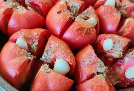 Фото шага рецепта Помидоры с чесноком в духовке 189925 шаг 10  