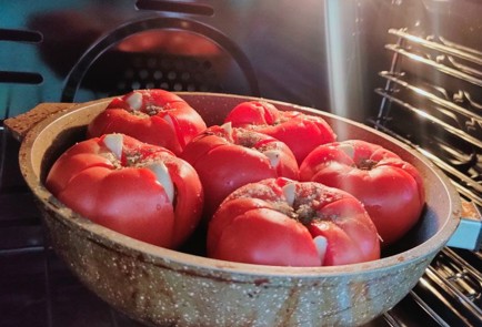 Фото шага рецепта Помидоры с чесноком в духовке 189925 шаг 9  