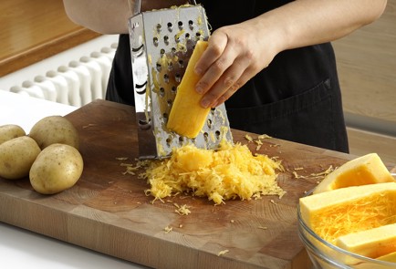 Фото шага рецепта Пончики из кабачков 152822 шаг 2  