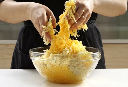 Фото шага рецепта Пончики из кабачков 152822 шаг 3  