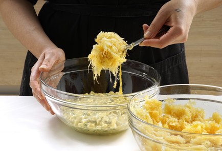 Фото шага рецепта Пончики из кабачков 152822 шаг 9  