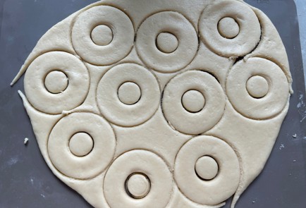 Фото шага рецепта Пончики с сахарной пудрой 187783 шаг 7  