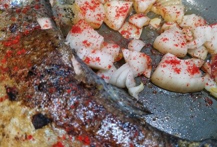 Фото шага рецепта Порционная форель на сковороде 173693 шаг 12  